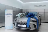 Một công ty ở Việt Nam thưởng cuối năm cho nhân viên bằng xe Lexus
