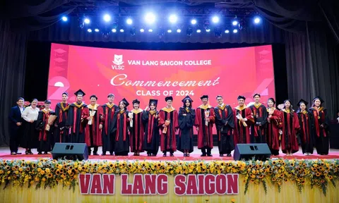 Sinh viên Cao đẳng Văn Lang Sài Gòn được trao học bổng hàng tỷ đồng