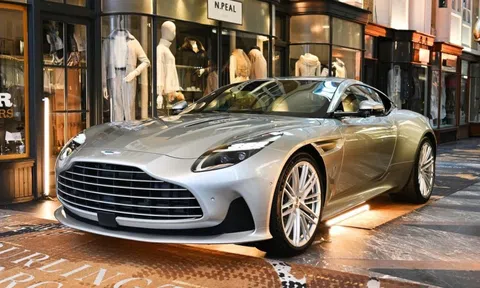 Cận cảnh Aston Martin DB12 phiên bản James Bond