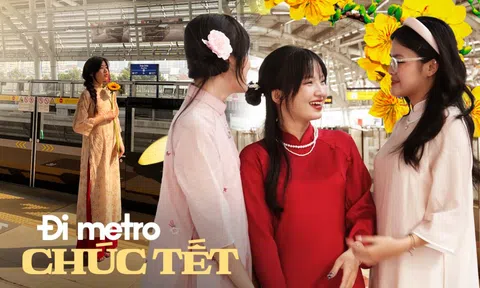 Mùng 1 Tết Ất Tỵ, lần đầu tiên Gen Z rủ ba mẹ đi chúc Tết bằng metro: Sao mà nó ngầu!!!