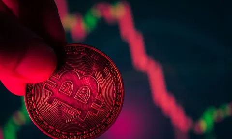 Giá Bitcoin lao mạnh xuống đáy 4 tháng