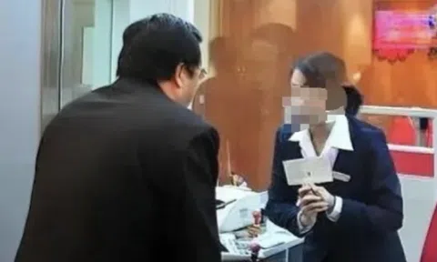 Người đàn ông gửi ngân hàng 14 tỷ, 1 năm sau rút tiền thì nhân viên khẳng định: Sổ tiết kiệm của ông là giả