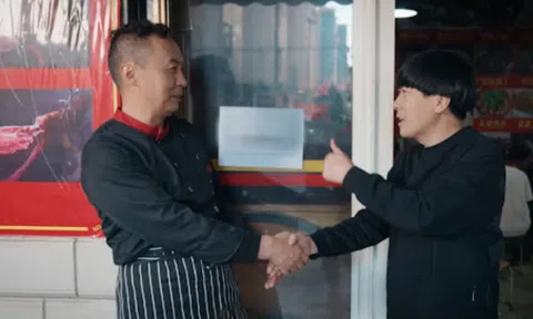 Họp lớp ở nhà hàng sang trọng, tưởng được “ăn chùa” nhờ bạn cũ đại gia, cả lớp ngỡ ngàng phút cuối vì bị chặn lại: Còn phải thanh toán 17 triệu đồng