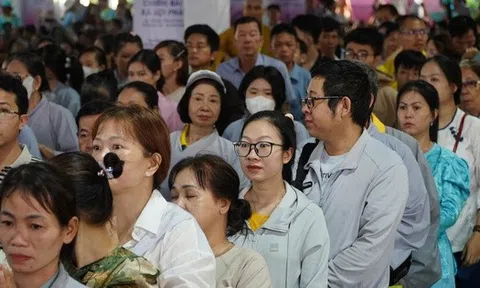 Ghi nhận sáng đầu tiên khai mở chiêm bái Xá lợi Đức Phật tại chùa Thanh Tâm