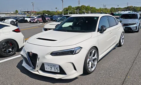 Honda Civic Type R lạ mắt với phong cách Alfa Romeo