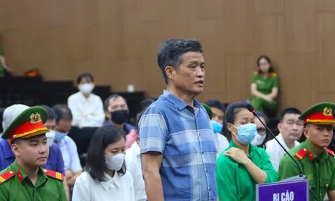 Cựu tổng cục trưởng khai 'giật mình' với túi quà sinh nhật có 500 triệu đồng
