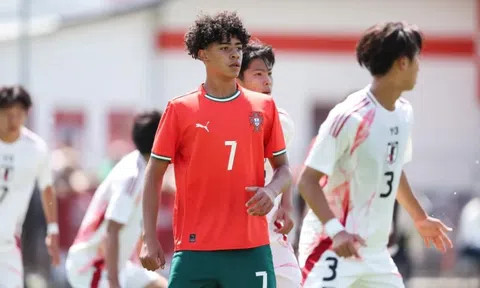 Làng bóng đá thế giới phát sốt vì con trai Ronaldo thi đấu, lũ lượt kéo đến sân để chiêm ngưỡng