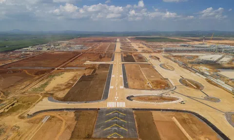 Cận cảnh đường cất hạ cánh sân bay Long Thành vượt tiến độ 3 tháng