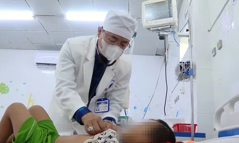 4 trẻ em ăn phải mì tôm có trộn thuốc diệt chuột