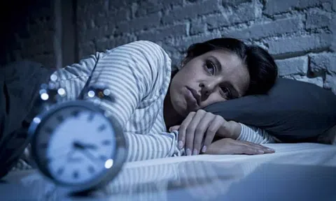 Đột quỵ thường “để mắt” tới những người ngủ kiểu này, kể cả khi họ ngủ 8 tiếng/đêm
