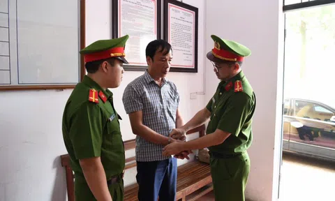 Bắt khẩn cấp, khám xét nơi ở, nơi làm việc của Chủ tịch xã Văn Mạnh Thắng