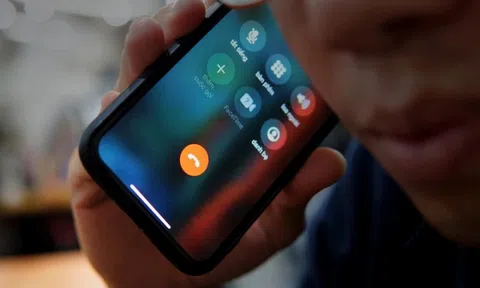Nghe điện thoại vào sáng sớm, người đàn ông bị trừ 1 tỷ đồng trong tài khoản ngân hàng, lập tức đến công an trình báo