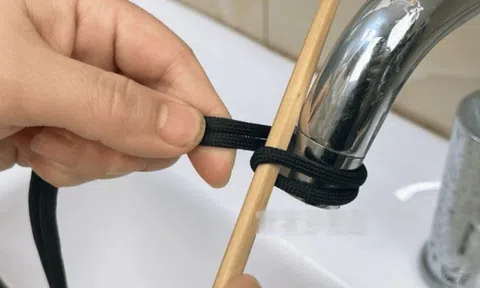 Dùng 1 sợi dây + 1 chiếc đũa, tôi "cứu nguy" cho vòi nước, tiết kiệm cả trăm nghìn!