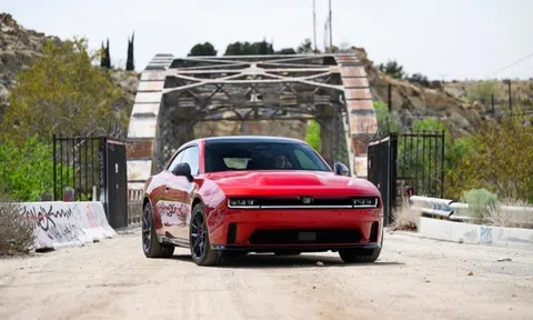 Dodge khai tử bản tiêu chuẩn của Charger thuần điện