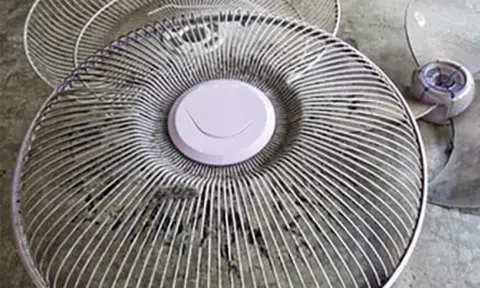 Vì sao quạt điện rất nhanh bám bụi?
