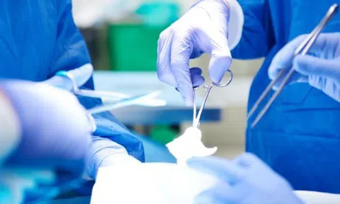 Bé gái 10 tuổi thường xuyên bỏ bữa sáng, đi khám bố mẹ "sốc nặng" khi bác sĩ lấy ra thứ này