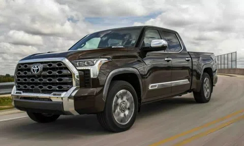 Hơn 400.000 xe bán tải Toyota có thể bị lỗi đèn, chập mạch điện