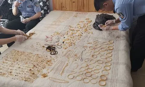 Phát hiện gần 5kg vàng trị giá 5,7 tỷ đồng bên trong bức tường một căn nhà thuê
