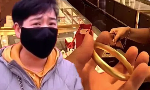 Người phụ nữ chi 61 triệu đồng mua vòng vàng, 2 năm sau đem bán thì phát hiện hàng giả, cửa hàng thách thức: "Chị thích kiện thì cứ kiện"