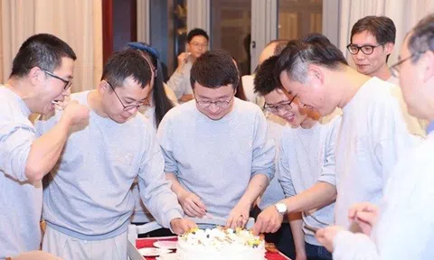 Đi họp lớp, đeo chiếc đồng hồ Rolex đã hết pin: Về nhà, tôi nhận được dòng tin nhắn, chắc chắn không bao giờ quên