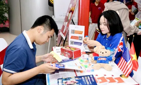 Vì sao phải đăng ký vào ĐH Kinh tế Quốc dân khi chưa có điểm thi tốt nghiệp THPT?
