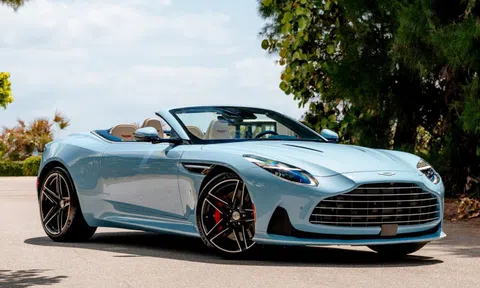Siêu xe Aston Martin DB12 Volante Palm Beach độc nhất thế giới