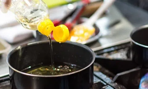 6 loại dầu ăn có thể làm tăng nguy cơ mắc 4 loại ung thư, nhà nào cũng dùng