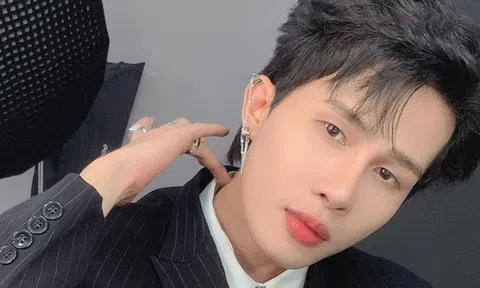 Jack và dàn sao bán lightstick giá triệu đồng, fan vẫn chi mạnh vì điều gì?