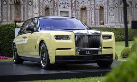 Rolls-Royce Phantom Goldfinger lần đầu lộ diện