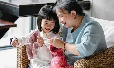 3 kiểu người già nuôi dạy trẻ thông minh, EQ cao – cứ mạnh dạn giao con cho họ