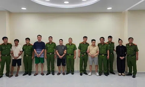 Công an TP HCM đồng loạt khám xét 2 địa điểm, bắt 5 người