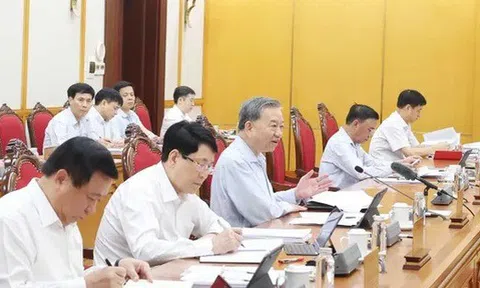 Kéo dài việc sử dụng người không chuyên trách khi sắp xếp lại thôn, tổ dân phố