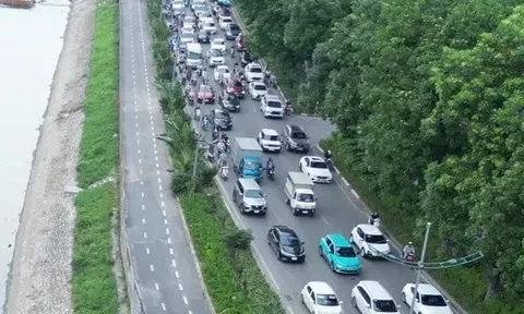 Sốt ruột nhìn đường dành riêng xe đạp ở Hà Nội không một bóng người
