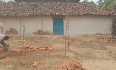 Đào móng xây nhà, 3 công nhân phát hiện kho báu quý giá