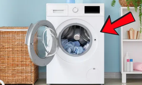 5 thói quen tưởng chừng vô hại nhưng lại đang "giết chết" máy giặt cửa ngang, khiến quần áo càng giặt càng bẩn