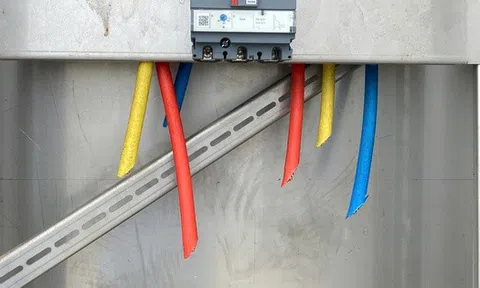 Hàng loạt tủ cấp điện bị trộm, nhà thầu lại "khóc thét"