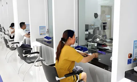 Nhận được hơn 1 tỷ đồng chuyển khoản nhầm, người phụ nữ nhanh chóng trả lại cho người gửi, ngân hàng lập tức ngăn cản: Số tiền này không thể hoàn trả