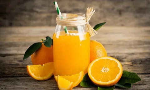 Uống nước cam mỗi ngày để 'tăng đề kháng', người phụ nữ không ngờ gánh hậu quả nghiêm trọng