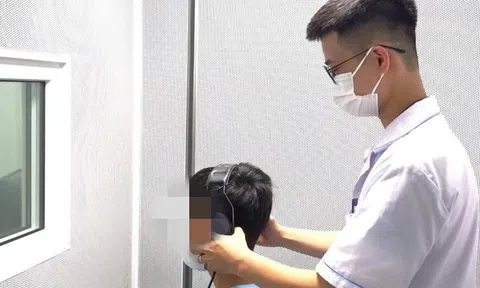 Suýt điếc vì tắm nước lạnh lúc 3 giờ sáng