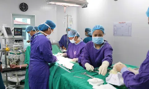 Hành trình nghẹt thở cứu thai nhi tím tái trong ca sinh hiếm gặp