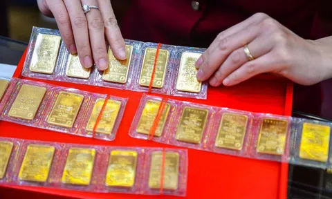 Mua vàng trên 20 triệu đồng sắp bắt buộc phải chuyển khoản