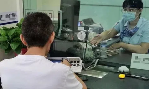Nhận được 55 triệu đồng chuyển khoản nhầm, người đàn ông đến ngân hàng để hoàn trả thì nhận thông báo: Người này đã qua đời từ tháng trước?
