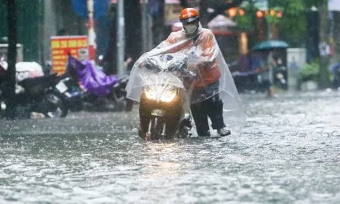 Hà Nội mưa lớn, nguy cơ ngập úng loạt tuyến phố và dự báo thời tiết 10 ngày