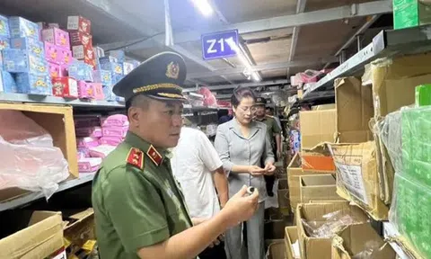 Giám đốc Công an Hà Nội thân chinh kiểm tra thực tế tình hình sản xuất, kinh doanh tại thủ phủ La Phù