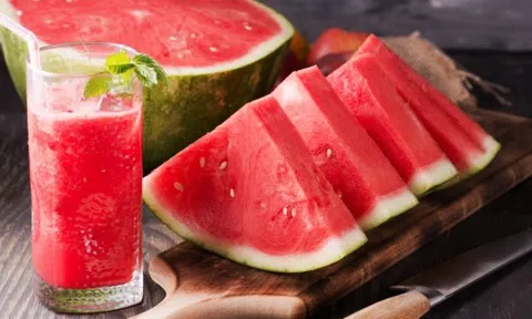 Chuyên gia an toàn thực phẩm nhắc nhở ĐỪNG bỏ qua bước quan trọng này trước khi ăn dưa hấu