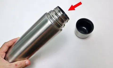 Dùng bình giữ nhiệt mà quên 5 điều này rất dễ "nuôi bệnh trong miệng" lúc nào không hay