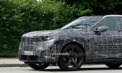 SUV điện BMW iX5 bản hiệu năng cao chạy thử trên đường