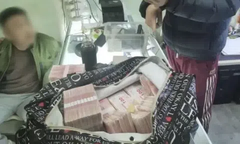 Tịch thu 20 tỷ đồng tiền mặt, 68 điện thoại di động giấu ở công trường bỏ hoang, nghĩa trang