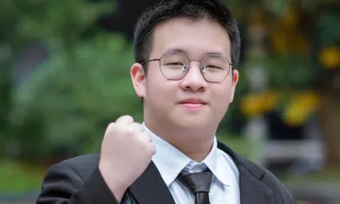 Thừa 10 điểm, nam sinh thành thủ khoa chuyên Toán 2 trường khó nhằn nhất Hà Nội