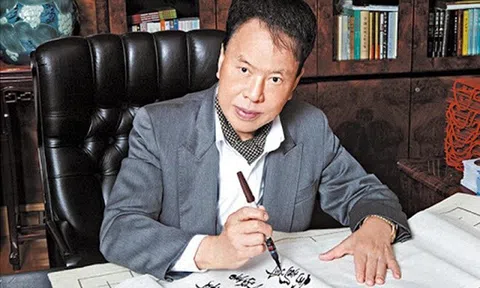 "Kể cả khi phải cọ toilet, tôi cũng cố gắng là người cọ sạch nhất" - Bí quyết làm giàu của tài phiệt Hồng Kong Yu Pang Lin